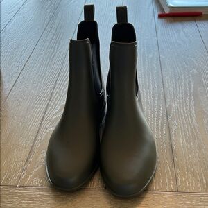NWOT Women's Rain Ankle Boots Size 7